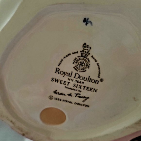 Gorgeous Royal Dulton sweet 16 figurine - Picture 5 of 10